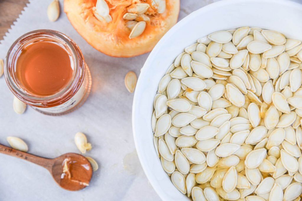 Pumpkin seeds with honey help men overcome prostatitis